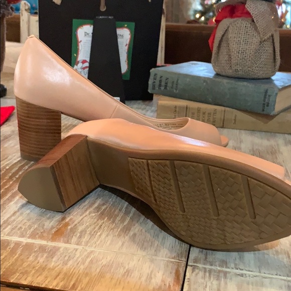 New Cole Haan Nude Leather, wood chunky heel Pumps - Picture 4 of 6